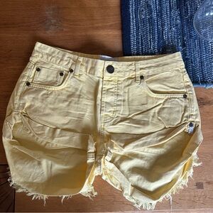 Yellow Women's Frayed Hem Denim Shorts